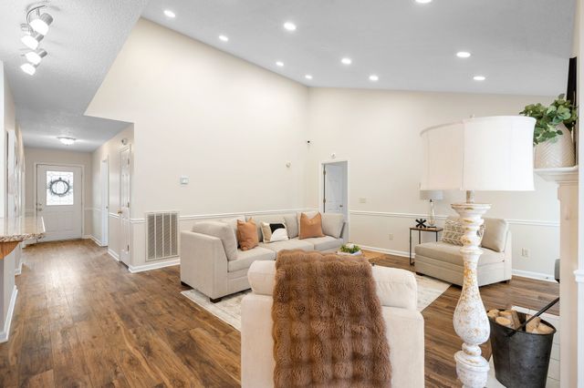 103 Laurelwood Dr, Shelbyville, TN 37160