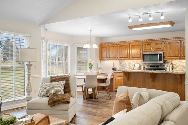 103 Laurelwood Dr, Shelbyville, TN 37160