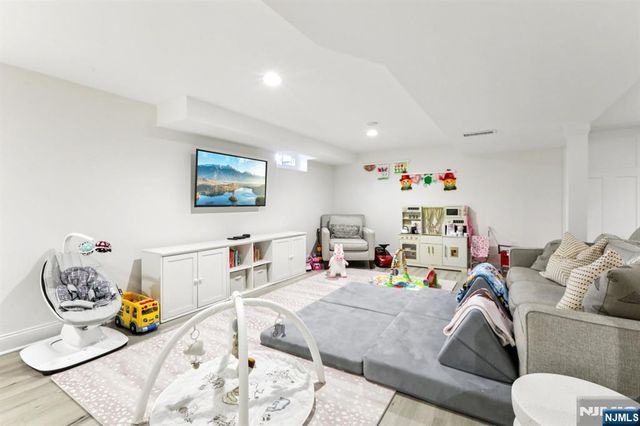 235 N Franklin Turnpike, Ho-ho-kus, NJ 07423