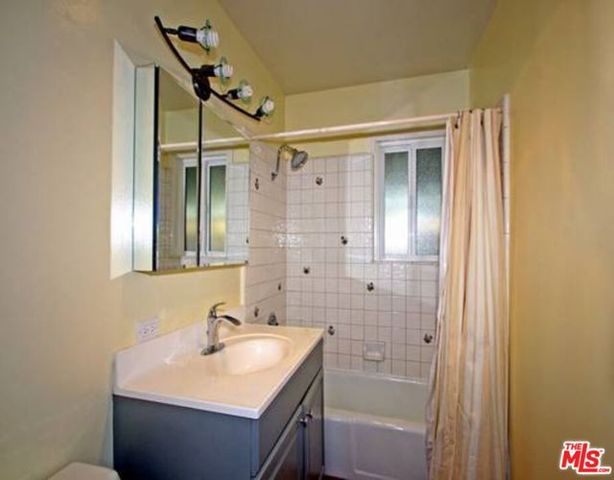 3542 Greenwood Avenue, Los Angeles, CA 90066