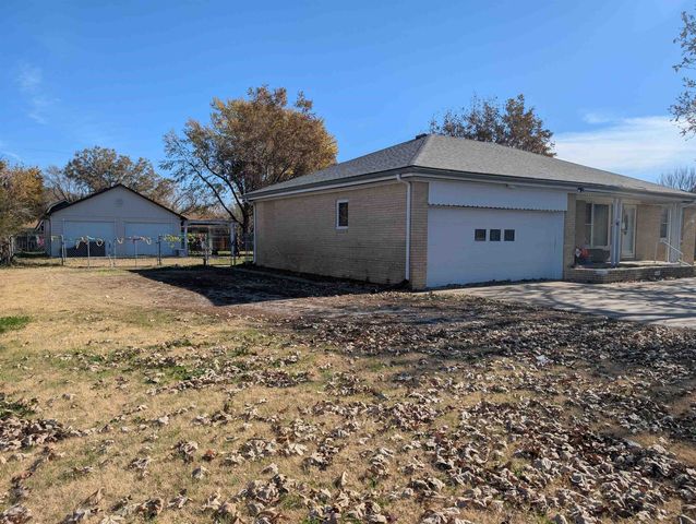 3334 S Seneca St, Wichita, KS 67217