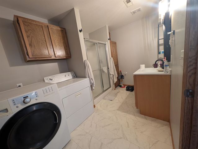 3334 S Seneca St, Wichita, KS 67217