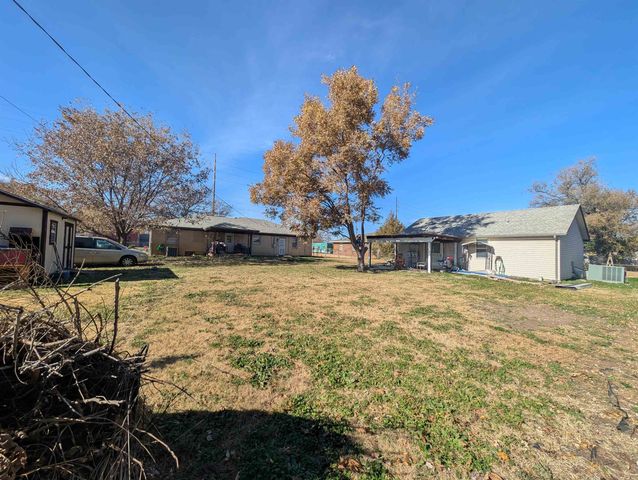 3334 S Seneca St, Wichita, KS 67217