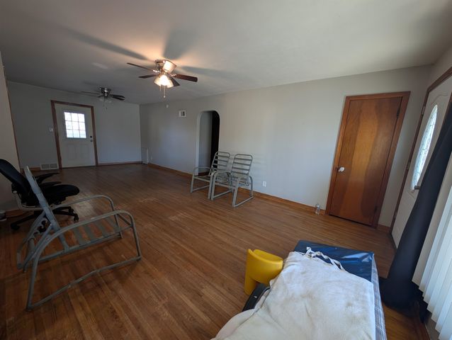 3334 S Seneca St, Wichita, KS 67217