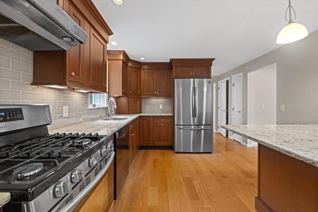 76 Woodridge Rd, Duxbury, MA 02332