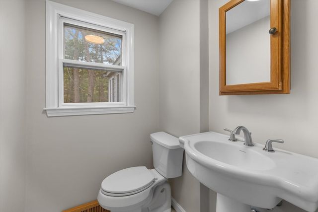 76 Woodridge Rd, Duxbury, MA 02332