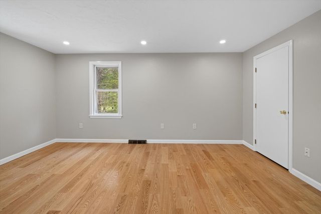 76 Woodridge Rd, Duxbury, MA 02332