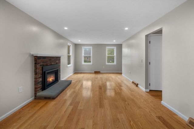 76 Woodridge Rd, Duxbury, MA 02332