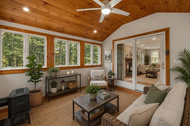 76 Woodridge Rd, Duxbury, MA 02332