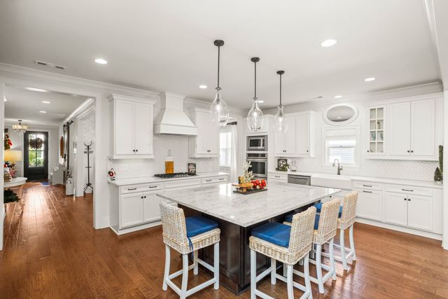 1056 Memorial Dr, Franklin, TN 37064