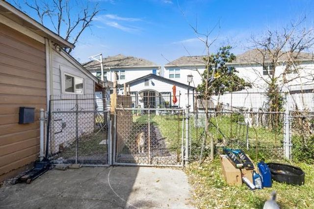 2205 Marnel Road, Houston, TX 77055