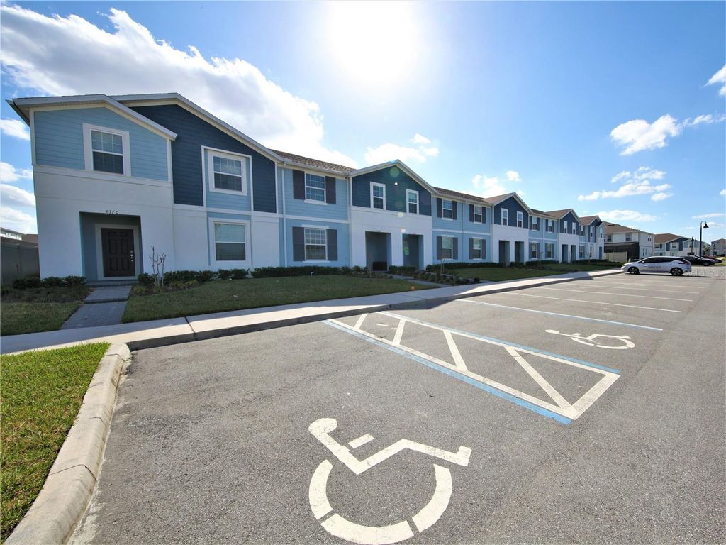 Image 2 of property listing at 1370 LAVA TREE DRIVE, Davenport, FL 33897