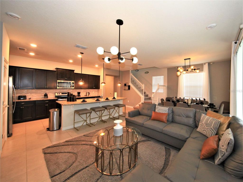 Image 11 of property listing at 1370 LAVA TREE DRIVE, Davenport, FL 33897