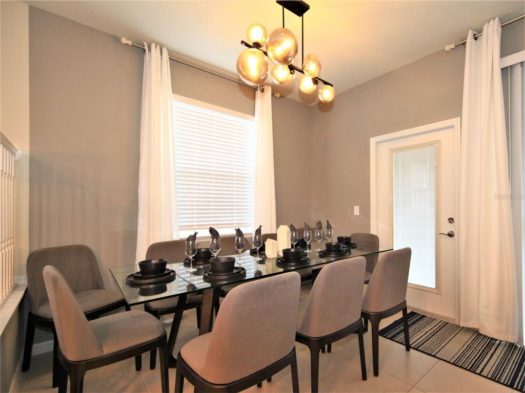 Image 16 of property listing at 1370 LAVA TREE DRIVE, Davenport, FL 33897