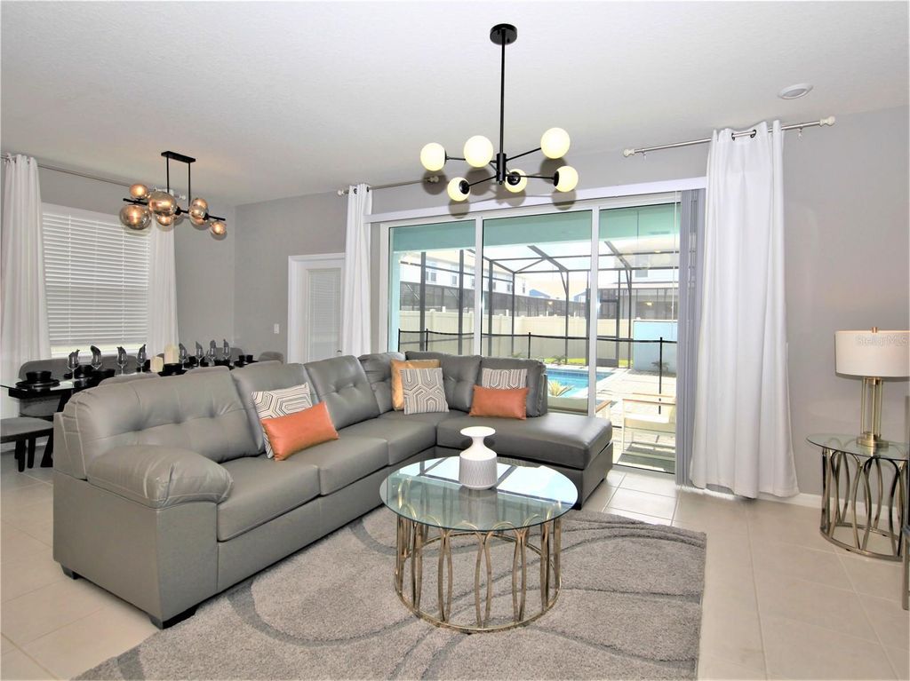 Image 17 of property listing at 1370 LAVA TREE DRIVE, Davenport, FL 33897