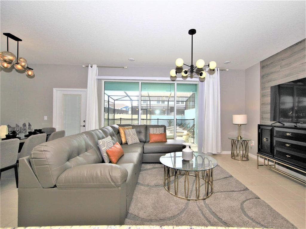 Image 18 of property listing at 1370 LAVA TREE DRIVE, Davenport, FL 33897