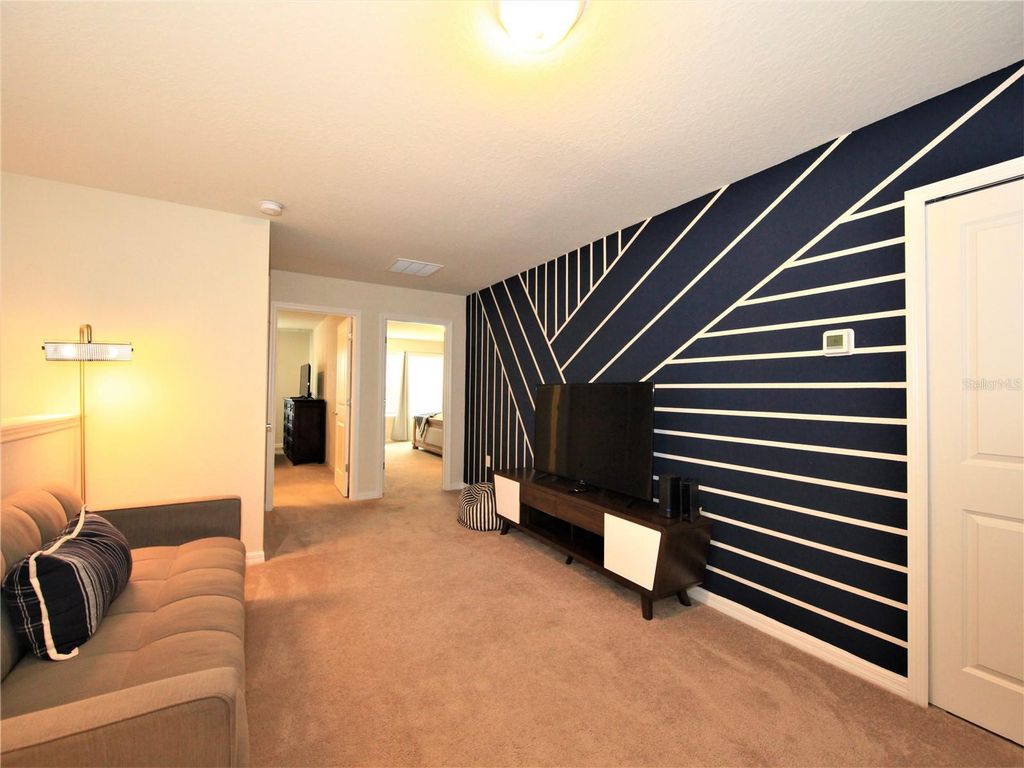 Image 25 of property listing at 1370 LAVA TREE DRIVE, Davenport, FL 33897