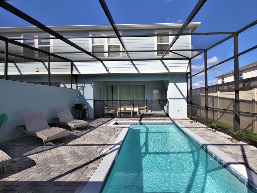 Image 4 of property listing at 1370 LAVA TREE DRIVE, Davenport, FL 33897