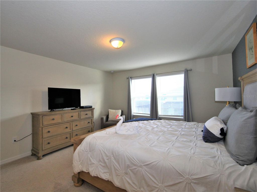 Image 31 of property listing at 1370 LAVA TREE DRIVE, Davenport, FL 33897