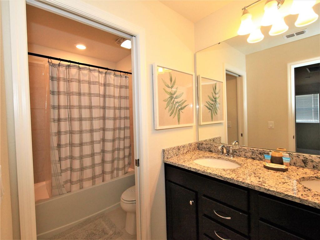 Image 36 of property listing at 1370 LAVA TREE DRIVE, Davenport, FL 33897