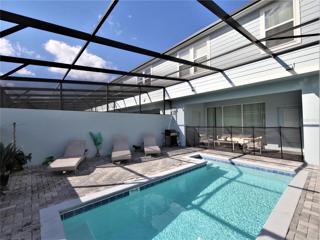 Image 5 of property listing at 1370 LAVA TREE DRIVE, Davenport, FL 33897