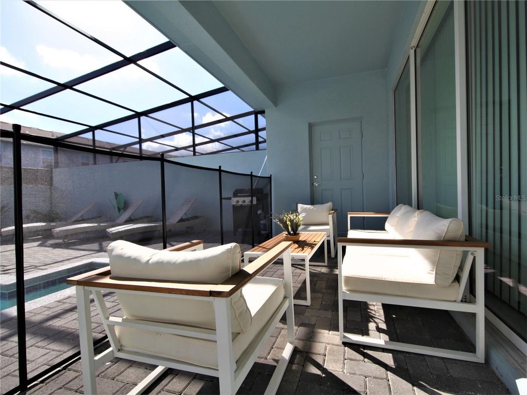 Image 6 of property listing at 1370 LAVA TREE DRIVE, Davenport, FL 33897