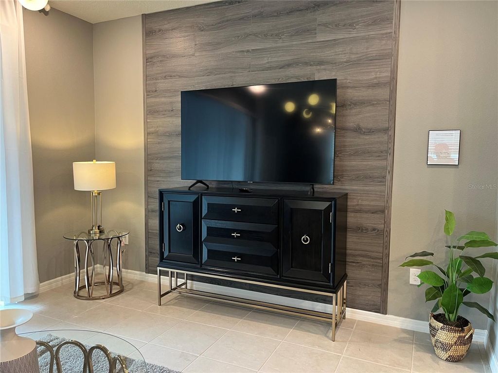 Image 8 of property listing at 1370 LAVA TREE DRIVE, Davenport, FL 33897