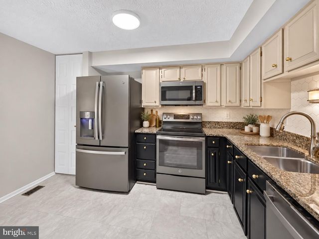 7319 GOLDEN HORSESHOE CT, Springfield, VA 22153