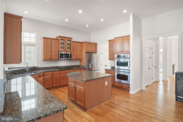 7204 GRAY HEIGHTS CT, Alexandria, VA 22315