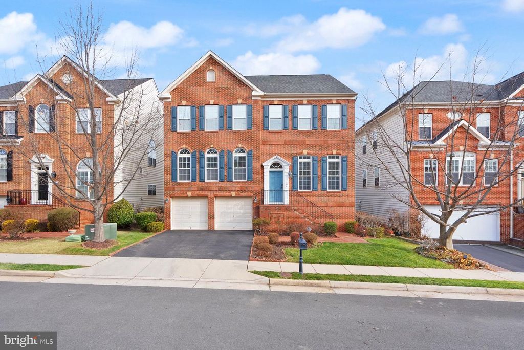 Image 1 of property listing at 7204 GRAY HEIGHTS CT, Alexandria, VA 22315