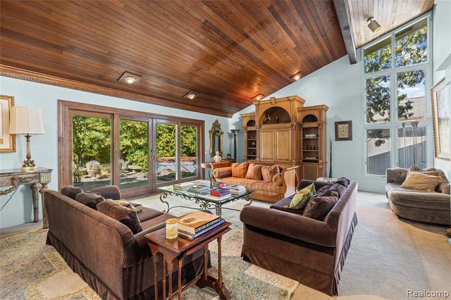 2372 Pine Lake Road, West Bloomfield, MI 48324