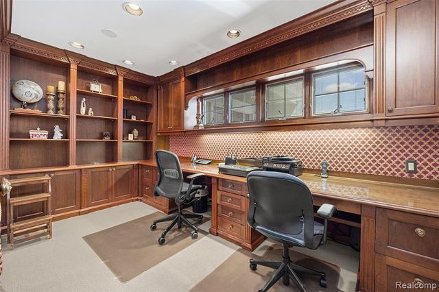 2372 Pine Lake Road, West Bloomfield, MI 48324