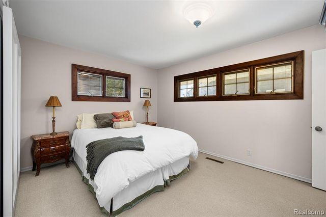 2372 Pine Lake Road, West Bloomfield, MI 48324