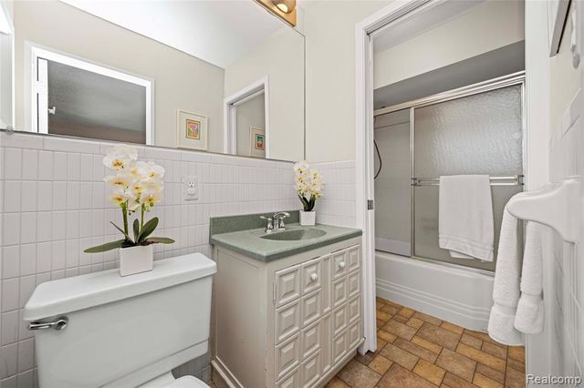 2372 Pine Lake Road, West Bloomfield, MI 48324
