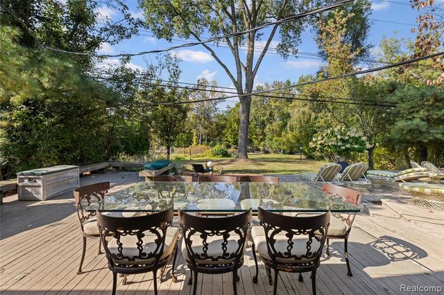 2372 Pine Lake Road, West Bloomfield, MI 48324