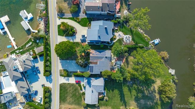 2372 Pine Lake Road, West Bloomfield, MI 48324