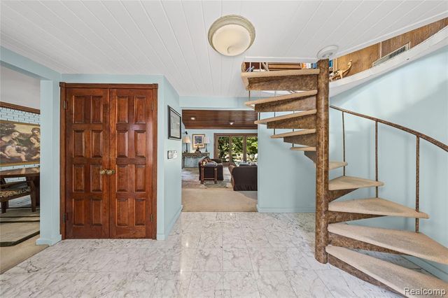2372 Pine Lake Road, West Bloomfield, MI 48324
