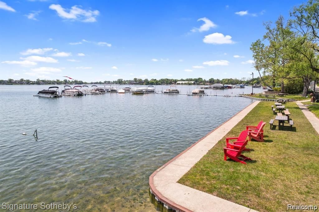 2372 Pine Lake Road, West Bloomfield, MI 48324