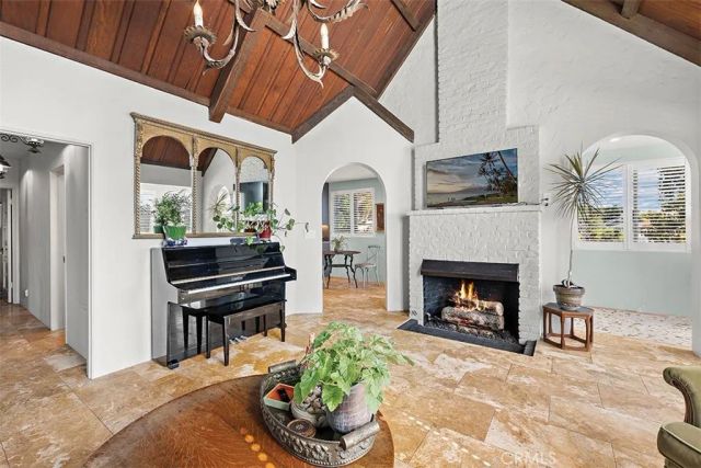 1494 Glenneyre, Laguna Beach, CA 92651