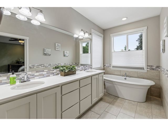 12022 Ne 56TH Ave, Vancouver, WA 98686