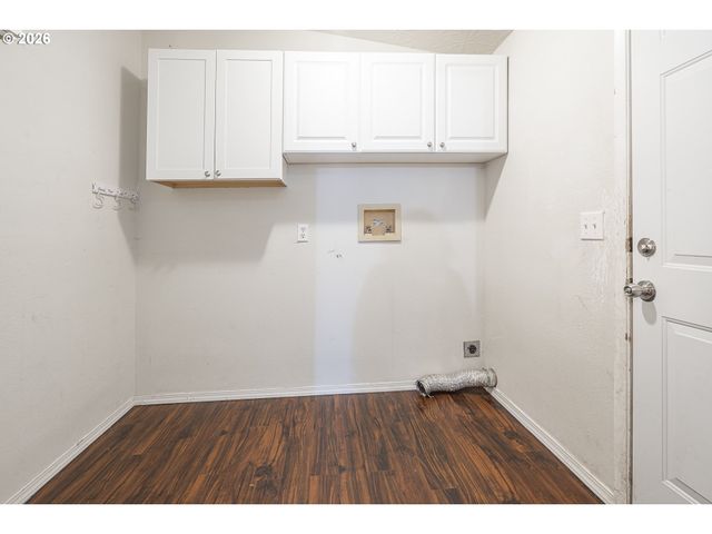 1000 S MCKERN Ct 10, Newberg, OR 97132