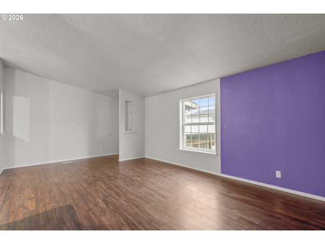1000 S MCKERN Ct 10, Newberg, OR 97132