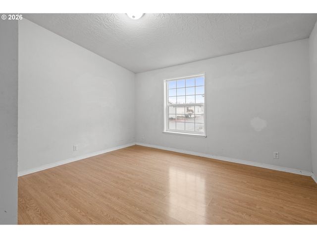 1000 S MCKERN Ct 10, Newberg, OR 97132