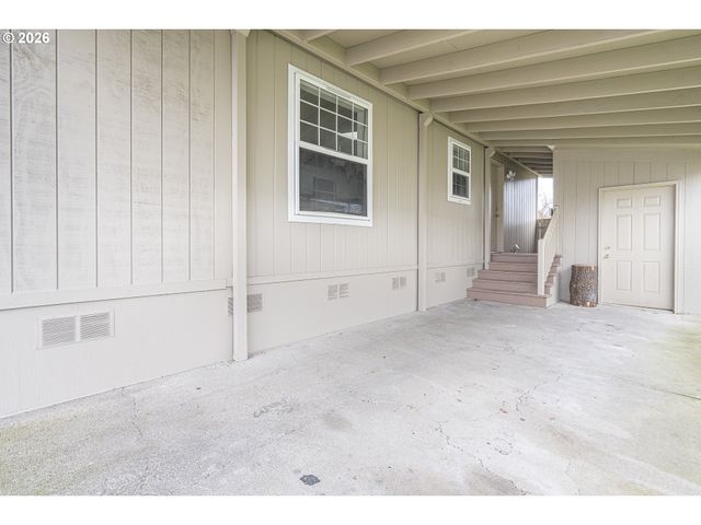 1000 S MCKERN Ct 10, Newberg, OR 97132