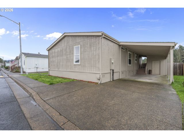1000 S MCKERN Ct 10, Newberg, OR 97132