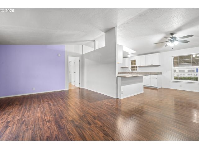 1000 S MCKERN Ct 10, Newberg, OR 97132
