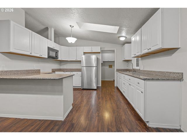 1000 S MCKERN Ct 10, Newberg, OR 97132