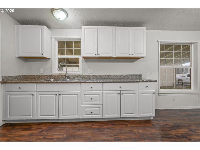 1000 S MCKERN Ct 10, Newberg, OR 97132