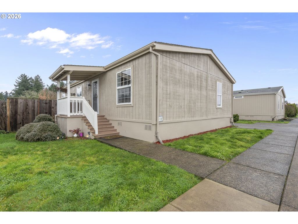 1000 S MCKERN Ct 10, Newberg, OR 97132