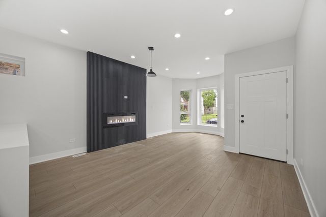 6423 S Evans Avenue, Chicago, IL 60637